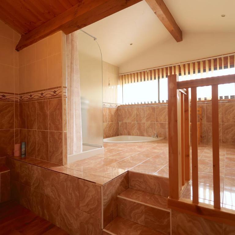 Chez Maguy Chambres d'hôtes - Quadruple Room with Private External Bathroom - 11