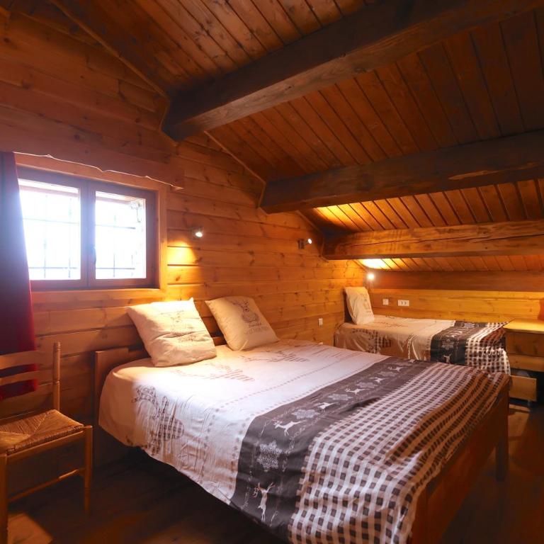 Chez Maguy Chambres d'hôtes - Quadruple Room with Private External Bathroom - 6