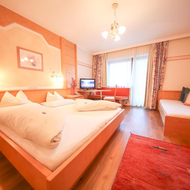 Superior Hotel Persal - Comfort Doppelzimmer mit Balkon und Bergblick - 3