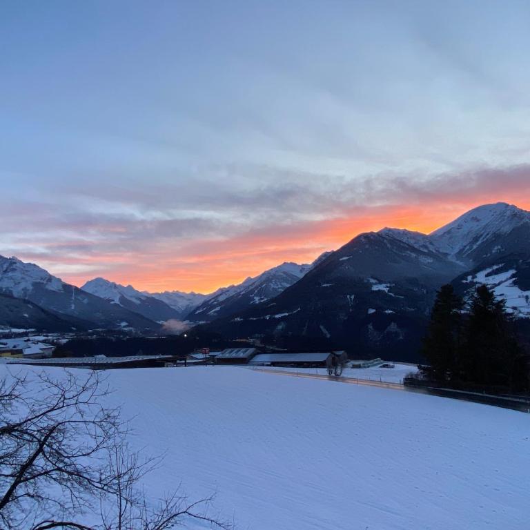 Apartment Wiesenhof - NATUR & WEITBLICK über Innsbruck - Ladestation für Elektroautos - Apartment mit 3 Schlafzimmern und Bergblick - 12