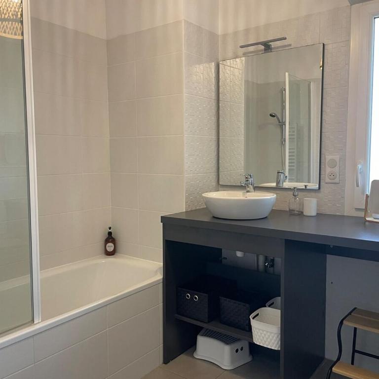 Appartement lumineux 5 personnes - Apartamento de 2 dormitorios con balcón - 24