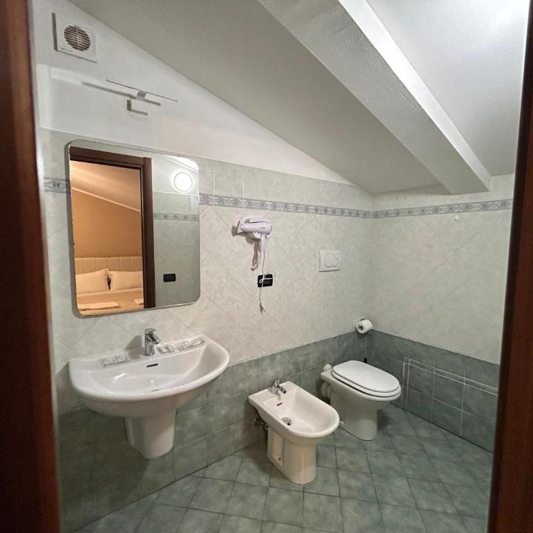 Window To The Tower - Double Room with Sofa Bed (4 Adults) - 2