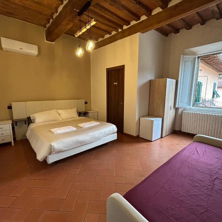 Window To The Tower - Double Room with Sofa Bed (4 Adults) - 3