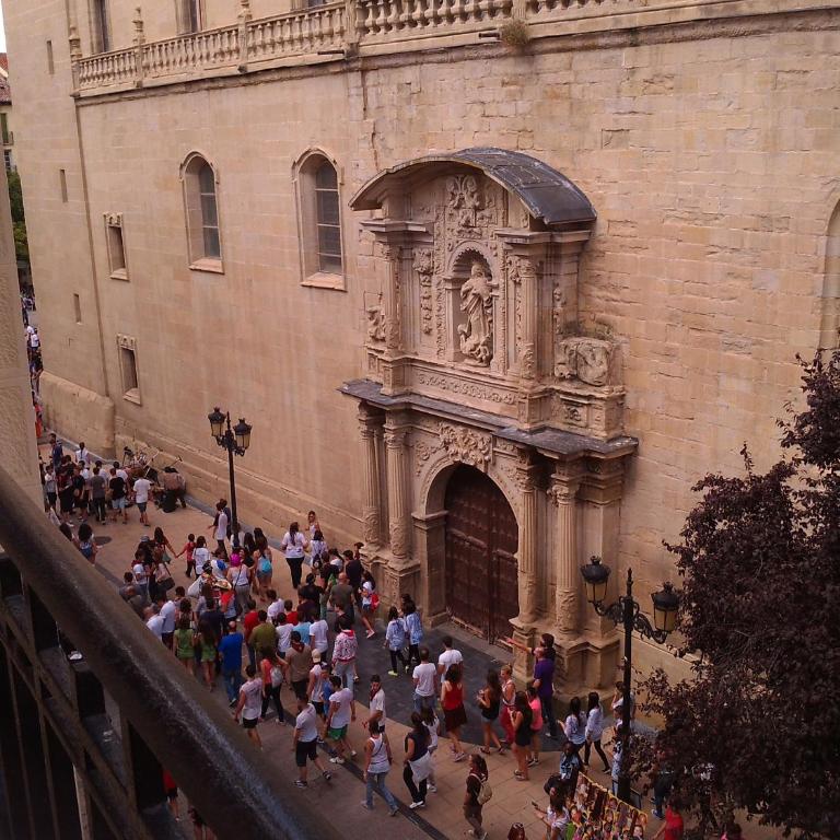 In front of cathedral Home of Carla - Casa de 5 dormitorios - 11