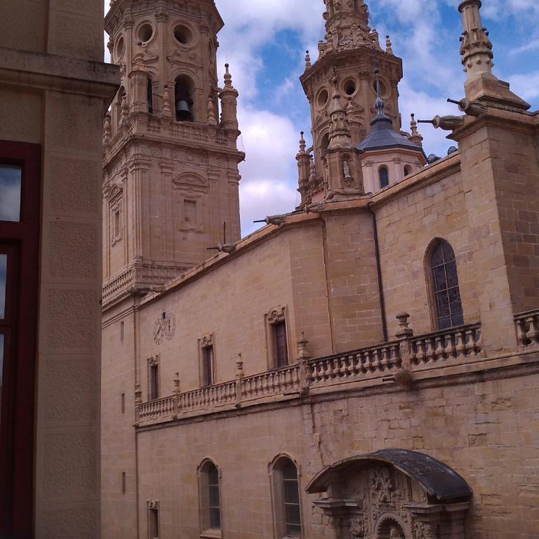 In front of cathedral Home of Carla - Casa de 5 dormitorios - 4