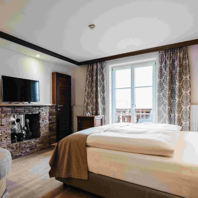 Sonnhof Alpendorf - an adults only place - Doppelzimmer mit Bergblick - 1