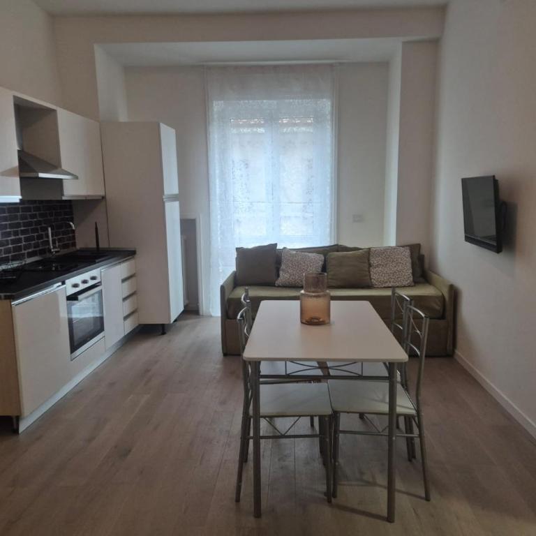 Centro Lecco Piazza Manzoni wi fi gratuito APPARTAMENTO MODERNO - Apartment mit 1 Schlafzimmer - 7