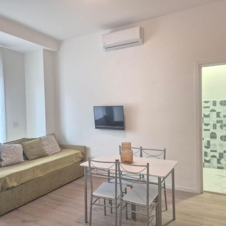 Centro Lecco Piazza Manzoni wi fi gratuito APPARTAMENTO MODERNO - Apartment mit 1 Schlafzimmer - 6