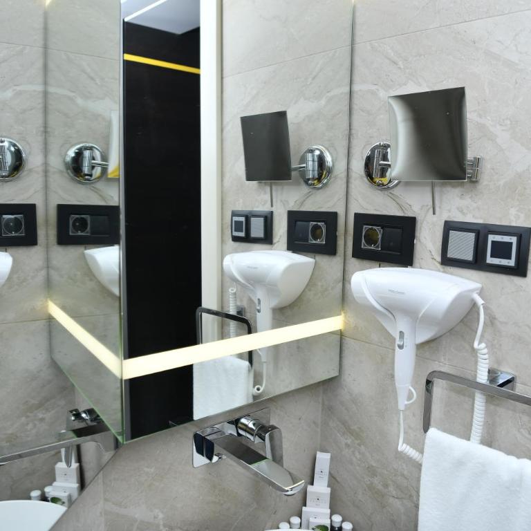 Hotel Ženeva Lux - Single Room with Terrace - 3