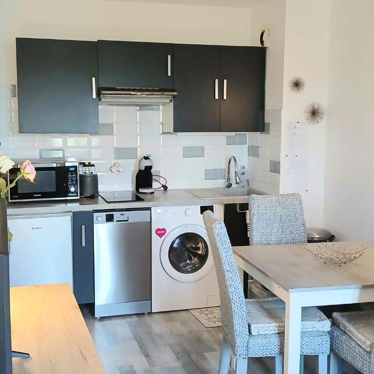 Cosy appartement dans une villa avec piscine, proche du centre et de la mer - Apartamento de 1 dormitorio - 8