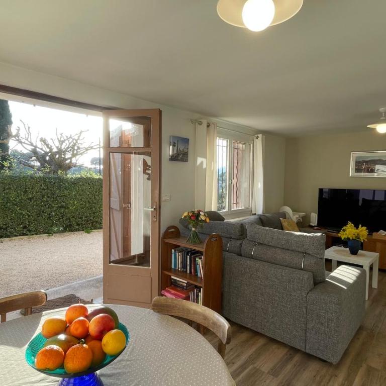 Large private garden, quiet 2-bedroom apartment, air conditioning, wifi, parking - Appartement - 35
