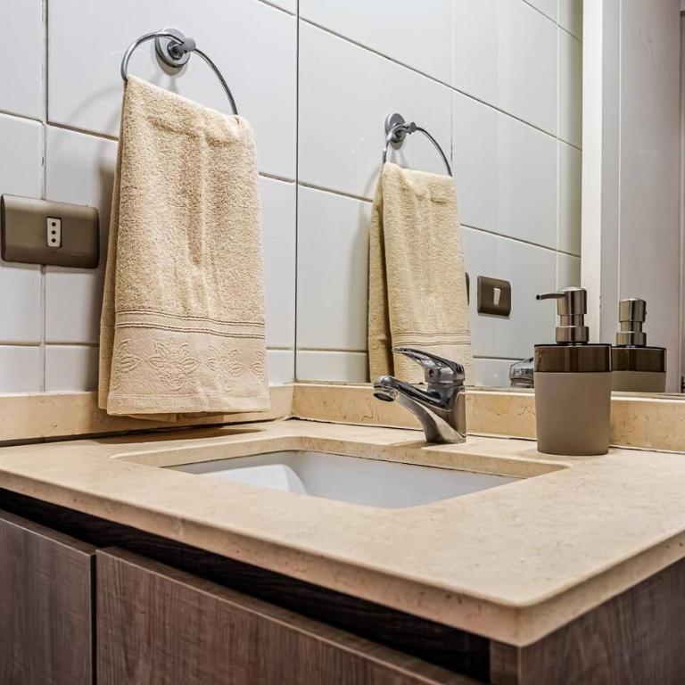 Apartamento tranquilo y céntrico - Two-Bedroom Apartment with Terrace - 5