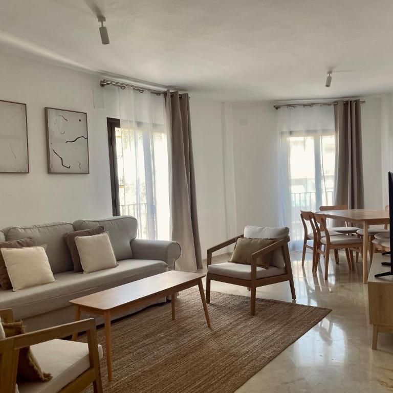 Apartamento San Álvaro - Three-Bedroom Apartment with View - 1
