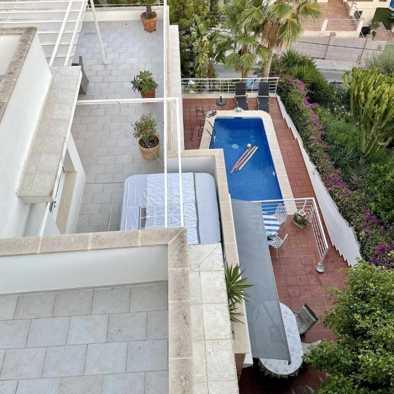 Villa with private pool, ocean & mountain views - Villa - 33