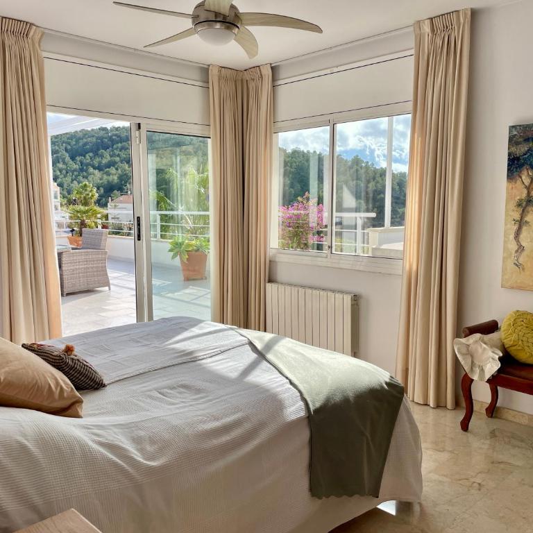 Villa with private pool, ocean & mountain views - Villa - 18
