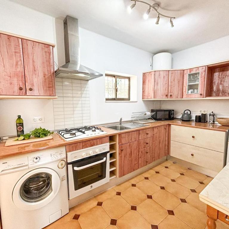 A2407 Charming Townhouse with sea views and pool - Casa Vacacional de 3 dormitorios - 13