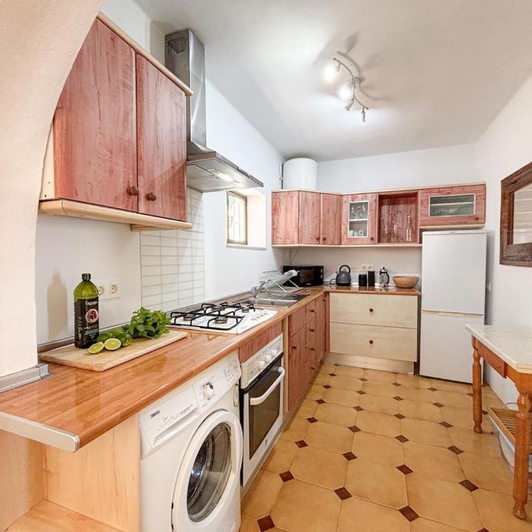 A2407 Charming Townhouse with sea views and pool - Casa Vacacional de 3 dormitorios - 21