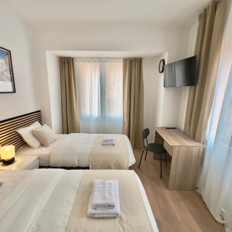 Hotel LM - Habitación Doble con baño privado - 2 camas - 5