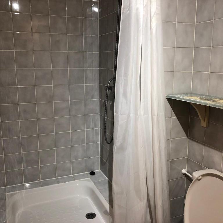 Confortable studio avec balcon, WiFi et parking à Brides-les-Bains - FR-1-512-6 - Studio - 11