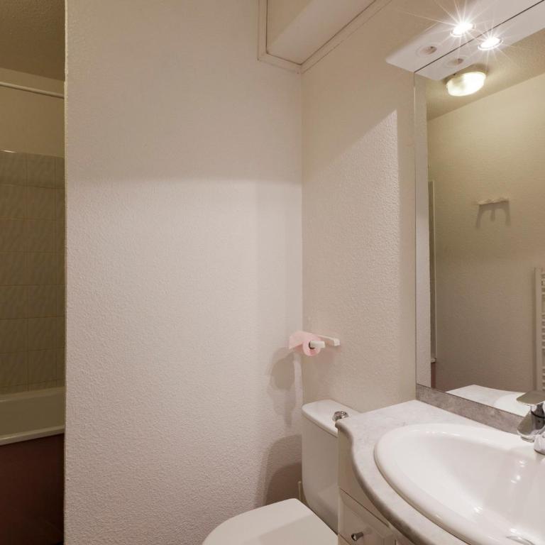 Studio confortable pour 2 avec balcon et WiFi à Brides-les-Bains - Studio - 9