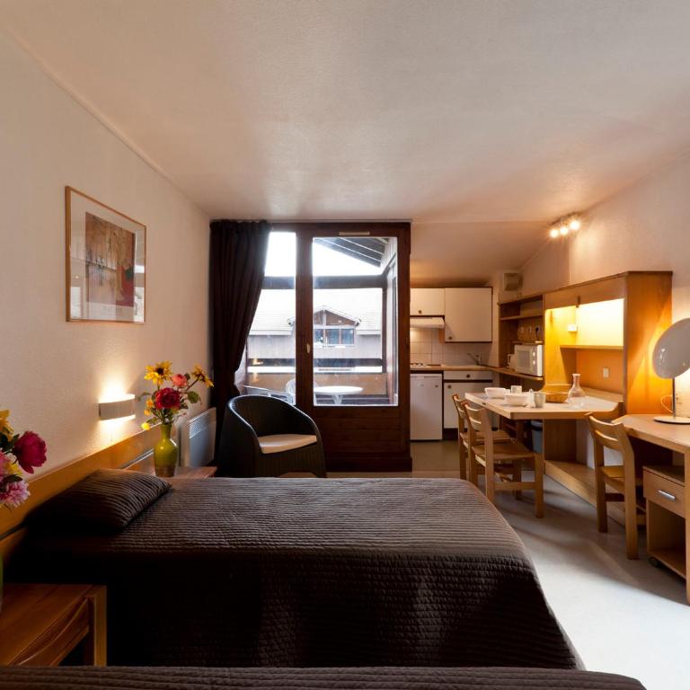 Studio lumineux avec balcon, WIFI et parking pour 4 personnes - Studio - 1