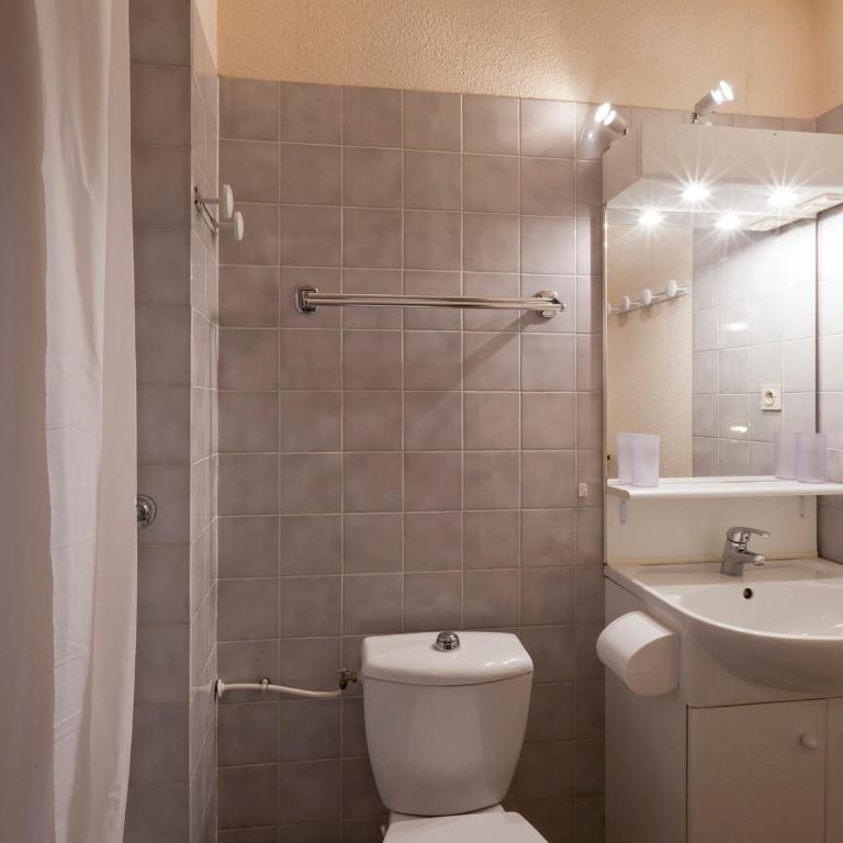 Studio lumineux avec balcon, WIFI et parking pour 4 personnes - Studio - 8