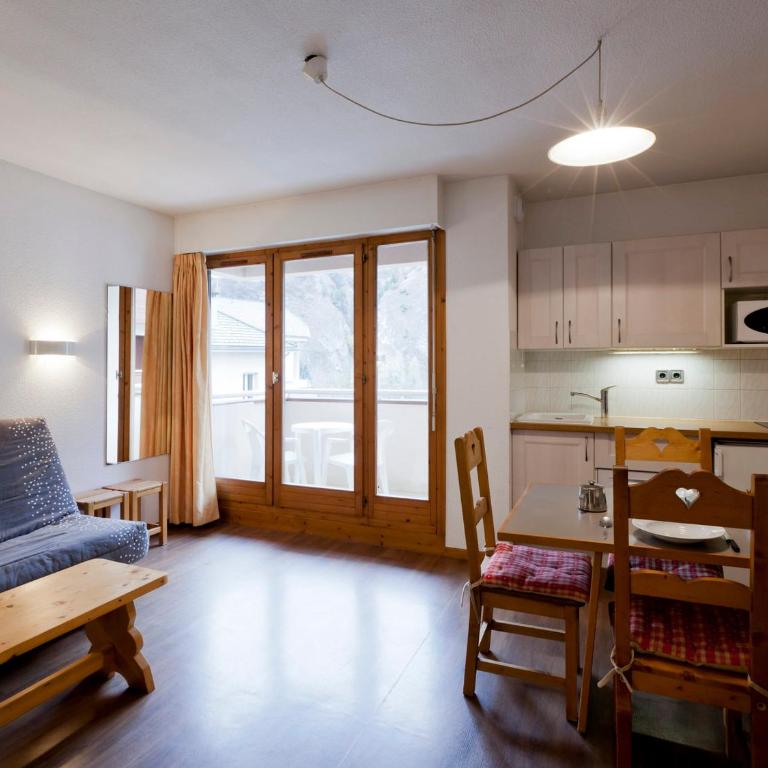 Studio cosy avec balcon et WiFi à Brides - Studio - 1