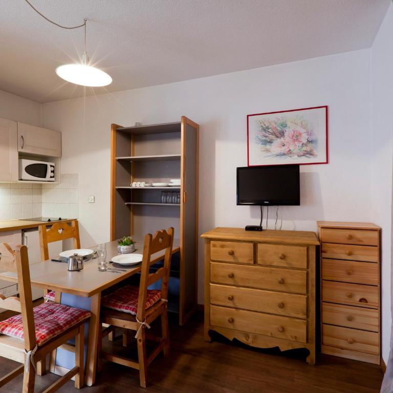 Studio cosy avec balcon et WiFi à Brides - Studio - 6