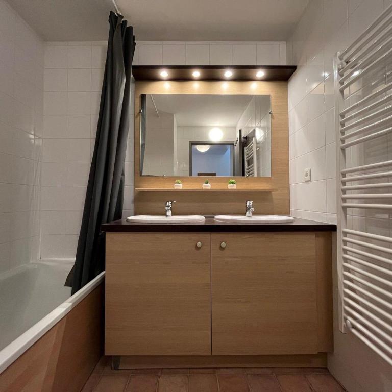 Appartement spacieux pour 8 pers., avec balcon et parking à Brides-les-Bains - Appartement 1 Chambre - 10