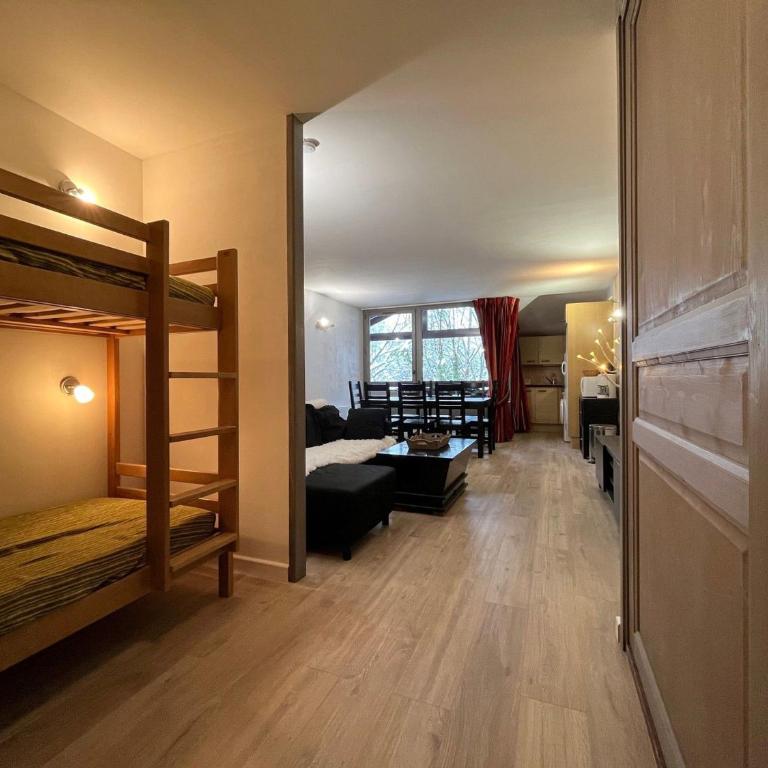 Appartement spacieux pour 8 pers., avec balcon et parking à Brides-les-Bains - Appartement 1 Chambre - 13