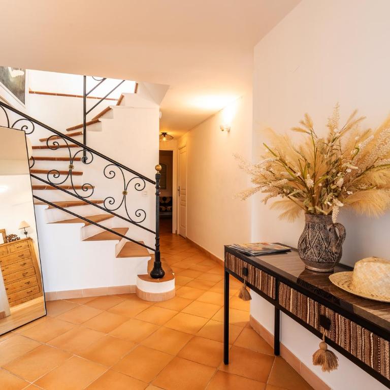 VILLA LUNA VI4339 By Riviera Holiday Homes - Villa - 4