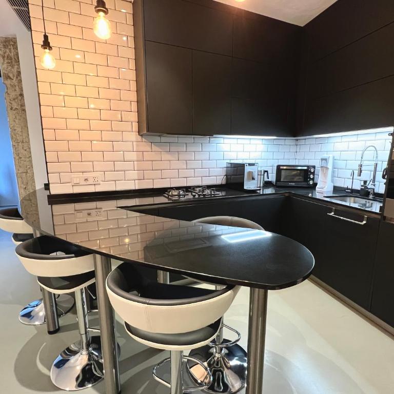 One Bedroom, Murphy Bed, Sofa Bed, Home-Office, Modern, Quiet, Fully Equipped, Powerful AC, 300 Mbps Fibre, Washer and Dryer - Apartamento de 2 dormitorios - 1