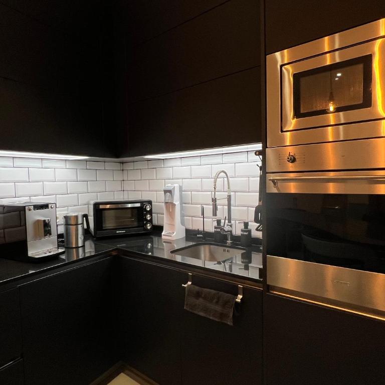 One Bedroom, Murphy Bed, Sofa Bed, Home-Office, Modern, Quiet, Fully Equipped, Powerful AC, 300 Mbps Fibre, Washer and Dryer - Apartamento de 2 dormitorios - 2
