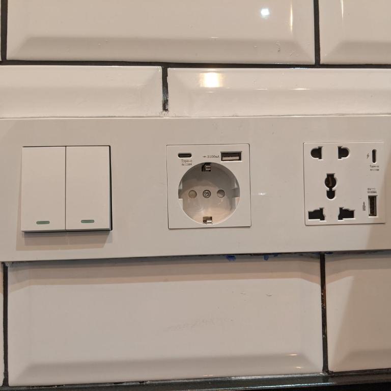 One Bedroom, Murphy Bed, Sofa Bed, Home-Office, Modern, Quiet, Fully Equipped, Powerful AC, 300 Mbps Fibre, Washer and Dryer - Apartamento de 2 dormitorios - 9
