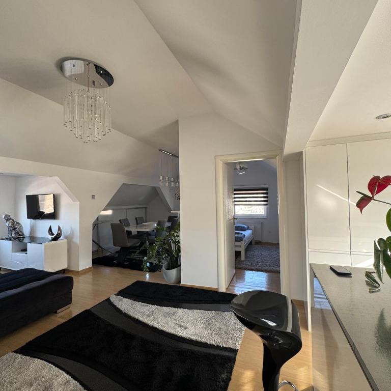 Luxury Studio Black & White - Two-Bedroom Apartment - 3
