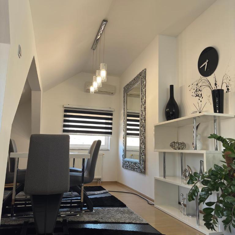 Luxury Studio Black & White - Two-Bedroom Apartment - 20