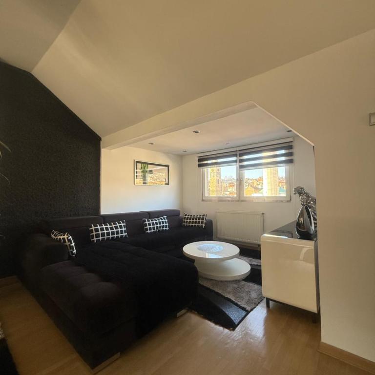 Luxury Studio Black & White - Two-Bedroom Apartment - 12