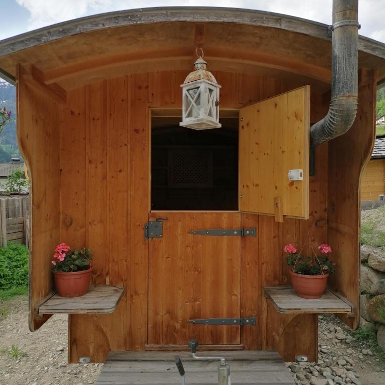 Schlosswirts Wohnmobilstellplatz, Schäferwagen und Bauwagen Großglockner Hochalpenstrasse - Shepherd's wagon - 2