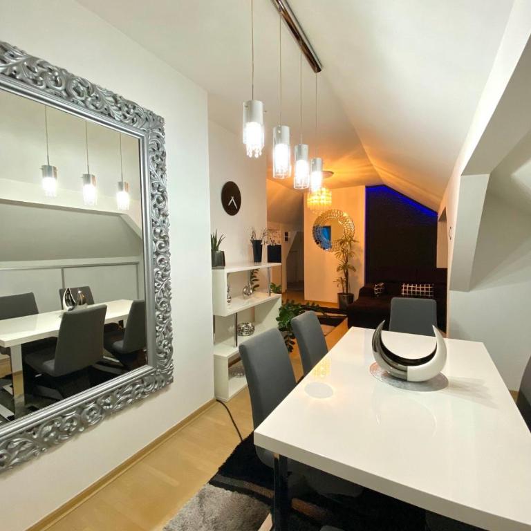 Luxury Studio Black & White - Two-Bedroom Apartment - 17