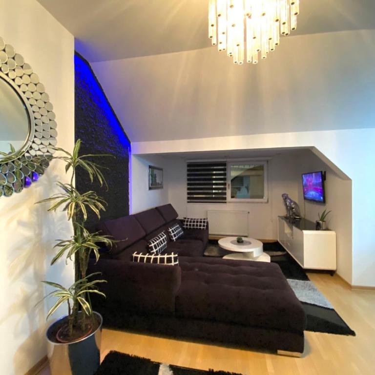 Luxury Studio Black & White - Two-Bedroom Apartment - 7