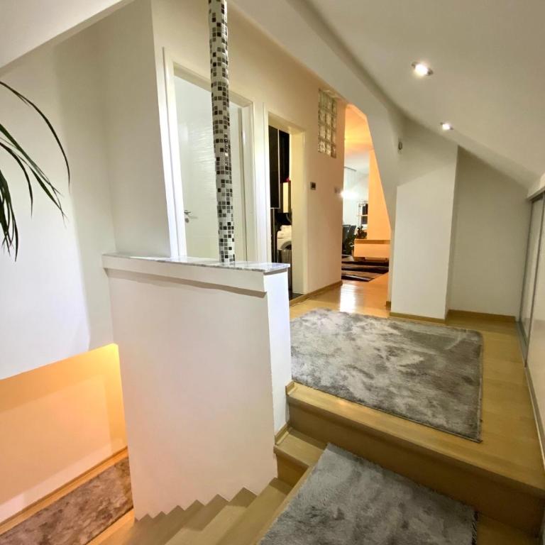 Luxury Studio Black & White - Two-Bedroom Apartment - 41