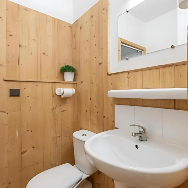 Hotel le Chamois - Budget "hostel" room with shared facilities - Single/Small Double - 5