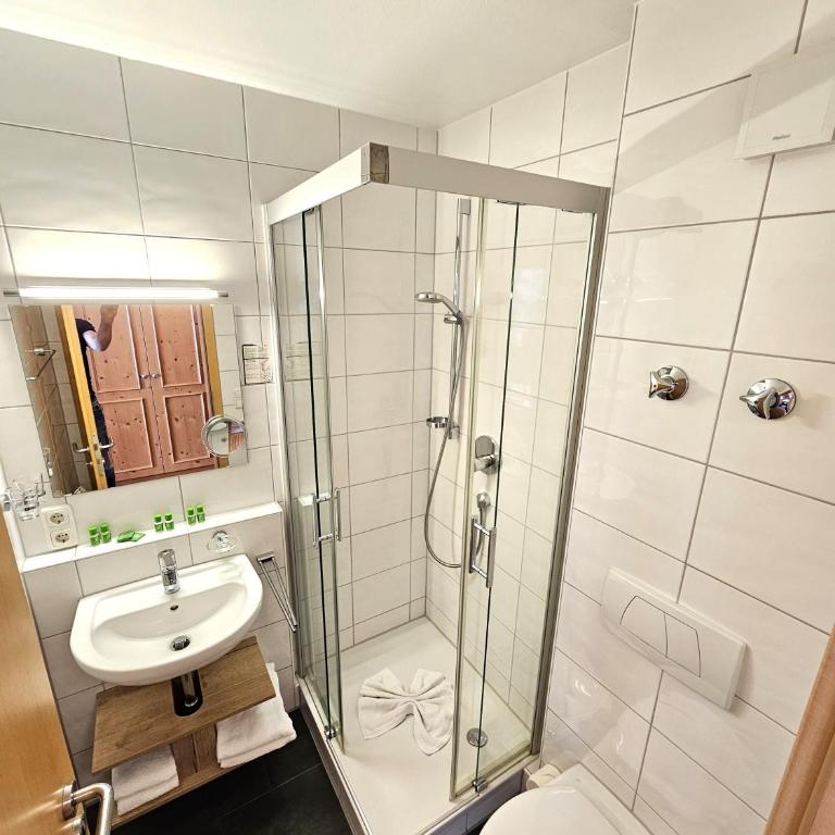 Hotel Fuggerhof Oberstdorf - Doppelzimmer mit Balkon - 5