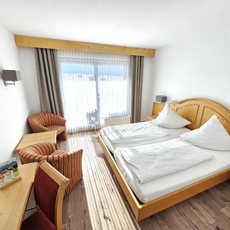 Hotel Fuggerhof Oberstdorf - Doppelzimmer mit Balkon - 6