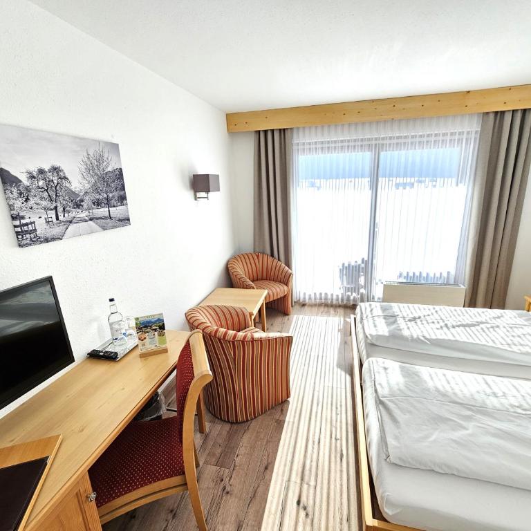 Hotel Fuggerhof Oberstdorf - Doppelzimmer mit Balkon - 7