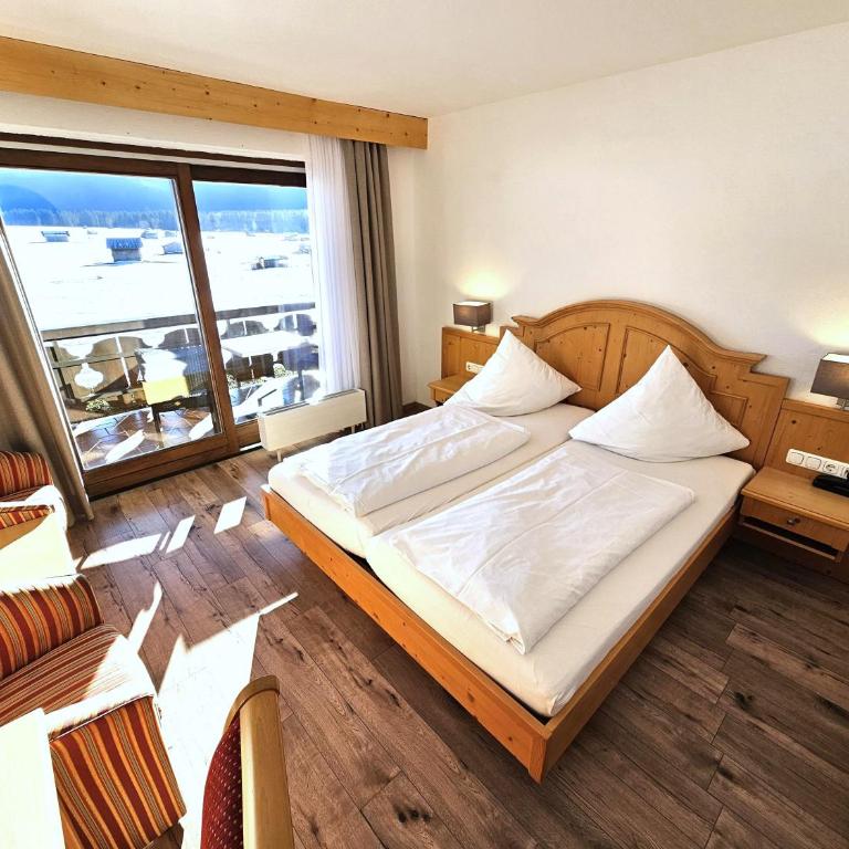 Hotel Fuggerhof Oberstdorf - Doppelzimmer mit Bergblick - 16