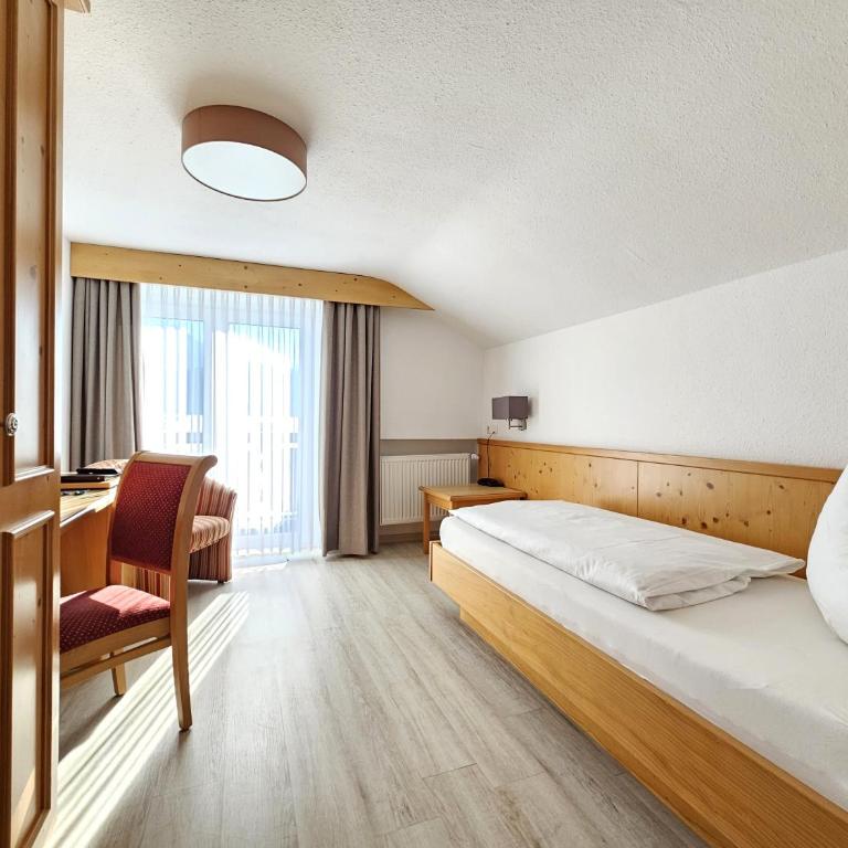 Hotel Fuggerhof Oberstdorf - Einzelzimmer mit Bergblick - 9