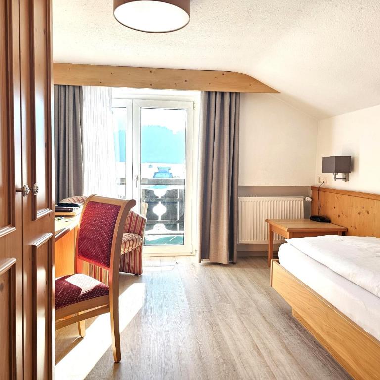 Hotel Fuggerhof Oberstdorf - Einzelzimmer mit Bergblick - 10