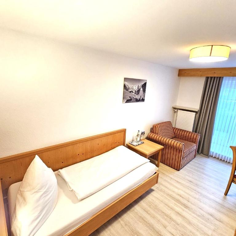 Hotel Fuggerhof Oberstdorf - Einzelzimmer mit Bergblick - 13