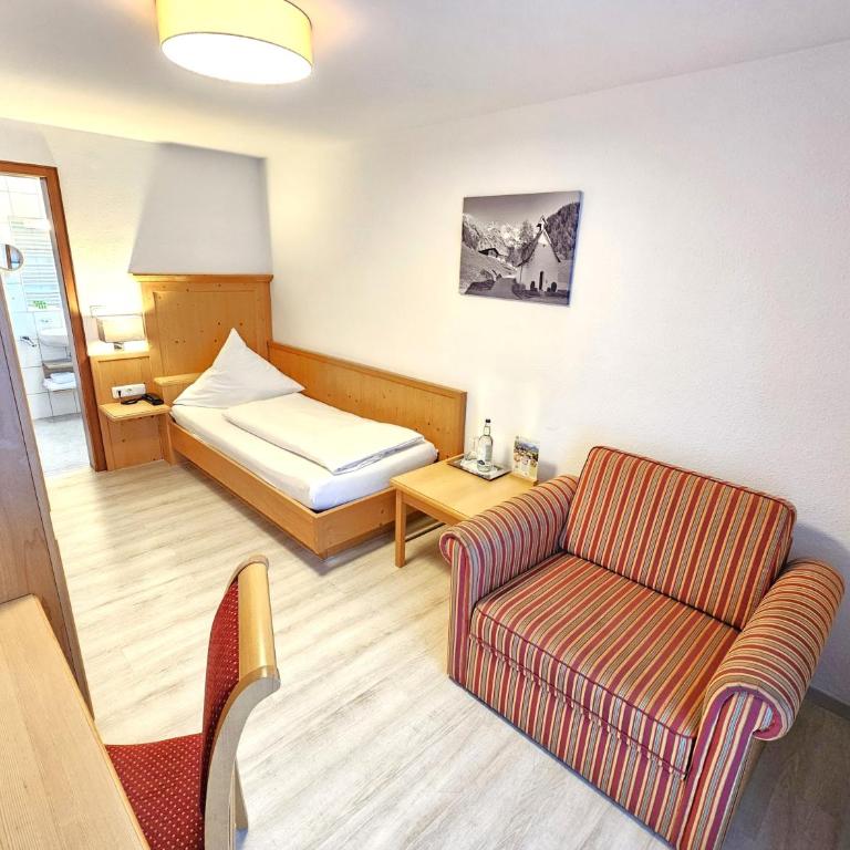 Hotel Fuggerhof Oberstdorf - Einzelzimmer mit Bergblick - 14